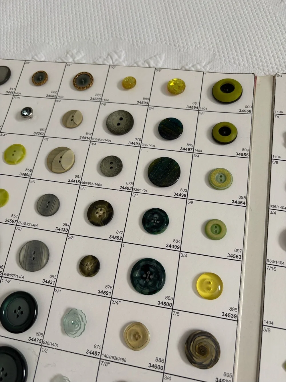 Vintage button collection salesman sample card 120 different buttons blue green